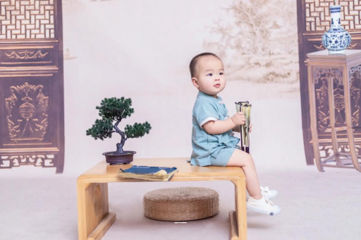莘县宝宝眼睛肿是什么原因